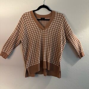 Ann Taylor Tan and White V-Neck Sweater